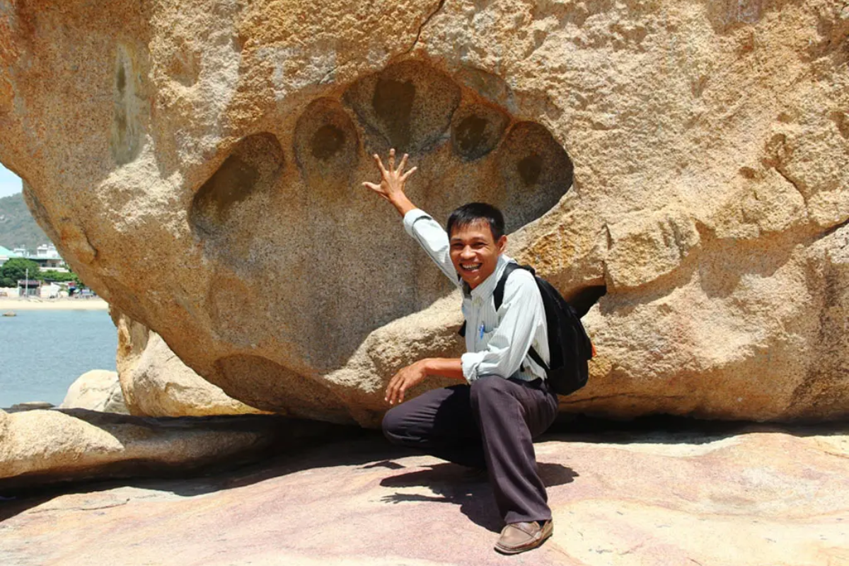 View of Hon Chong Promontory with embedded giant handprint rock